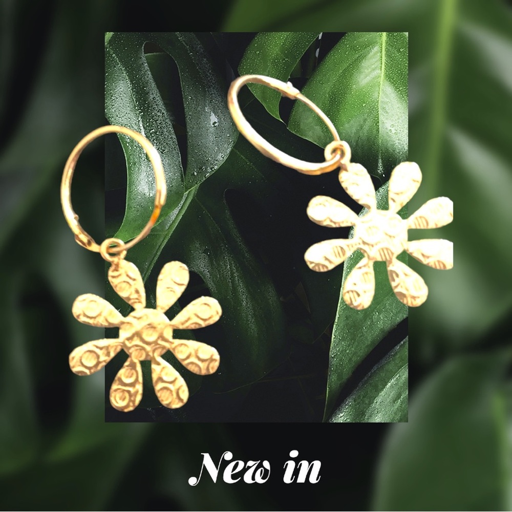 ⭐️COPY - New gold plated loop hoop sunflower dangle earrings! - Picture 4 of 8